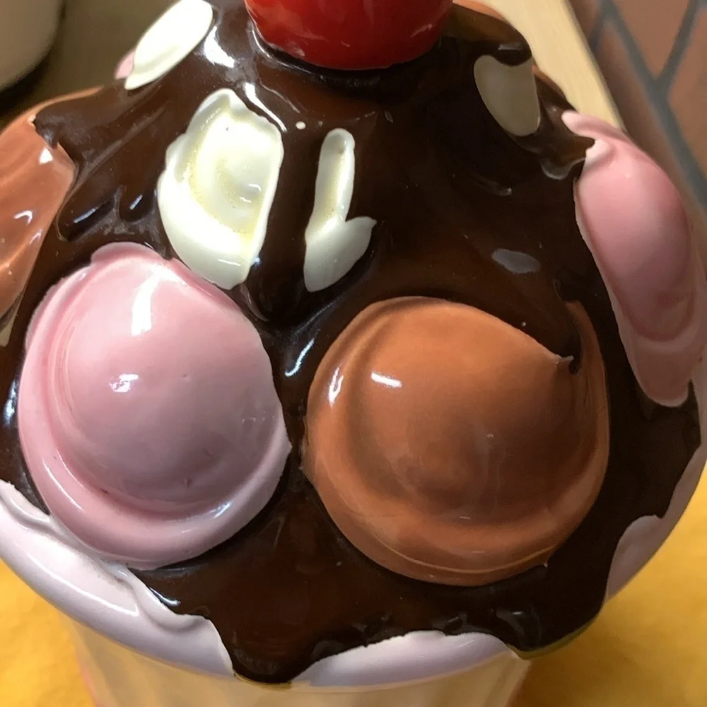 1979 Vintage Ceramic Hand Painted Cookie Jar Hot Fudge Sundae or Cupcake Dessert - Picture 12 of 13